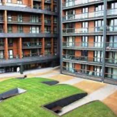 O2 Excel City Airport Apartment ลอนดอน ภายนอก รูปภาพ